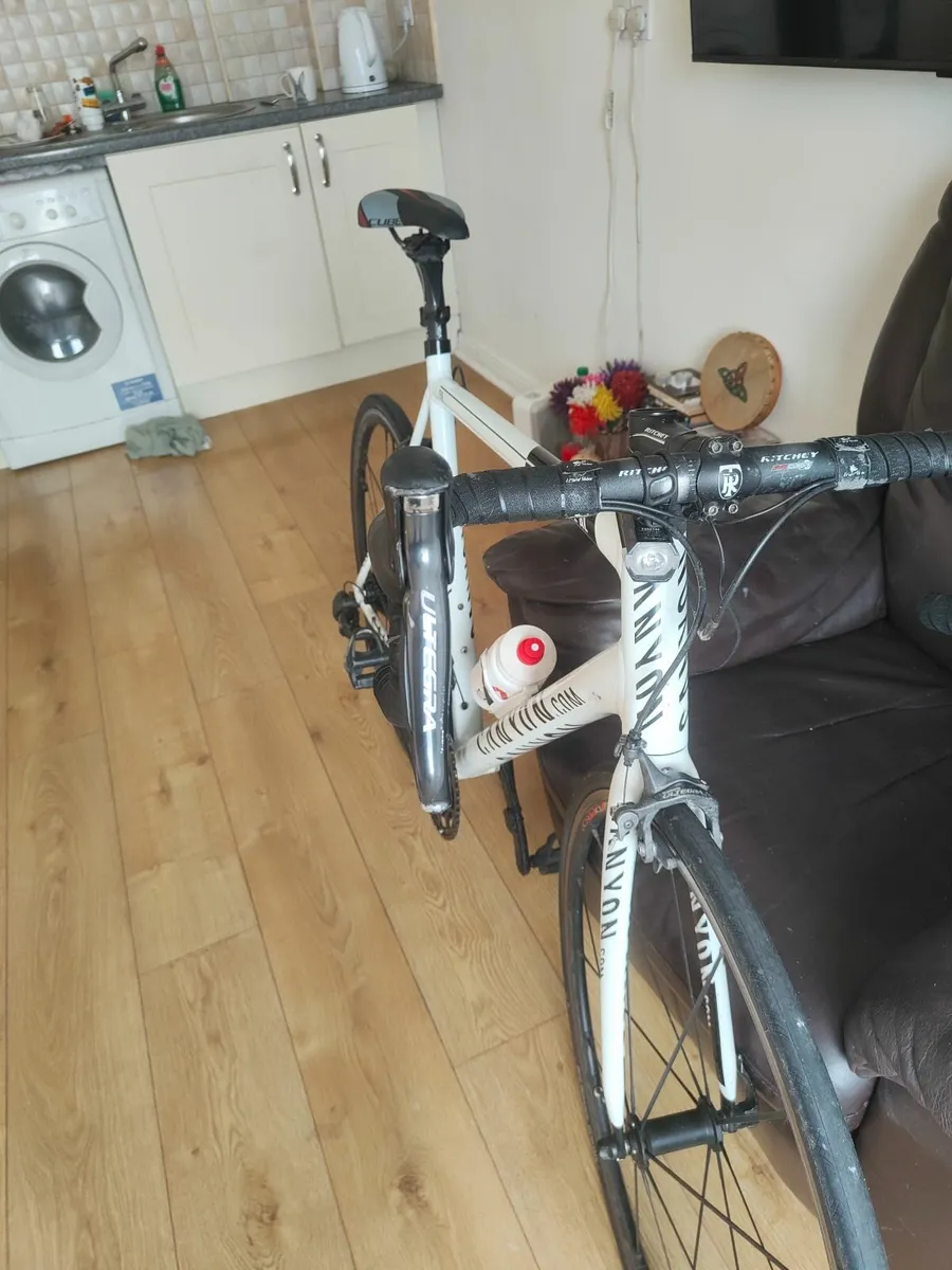 Road bike - Image 1