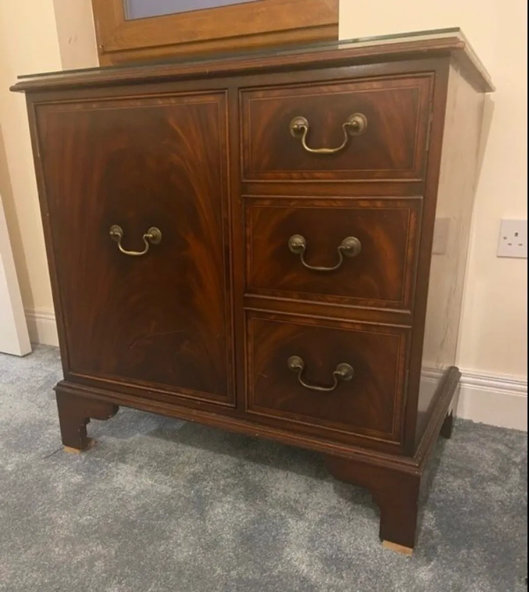 Vintage mahogany music cabinet - Image 1