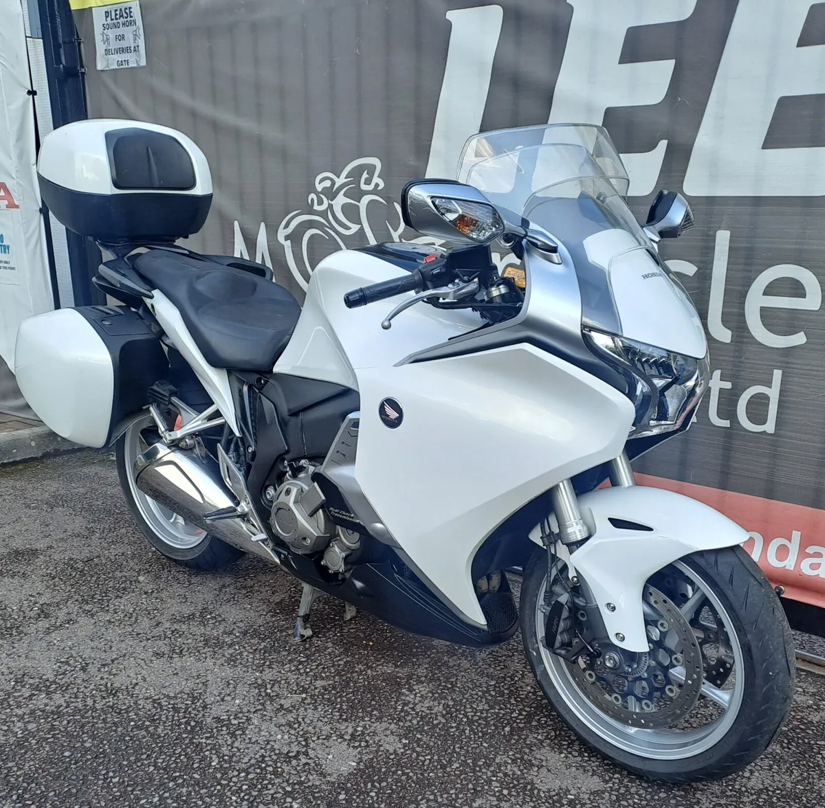 2013 HONDA VFR1200F DCT - Image 2