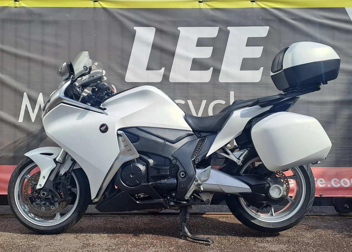 2013 HONDA VFR1200F DCT - Image 3