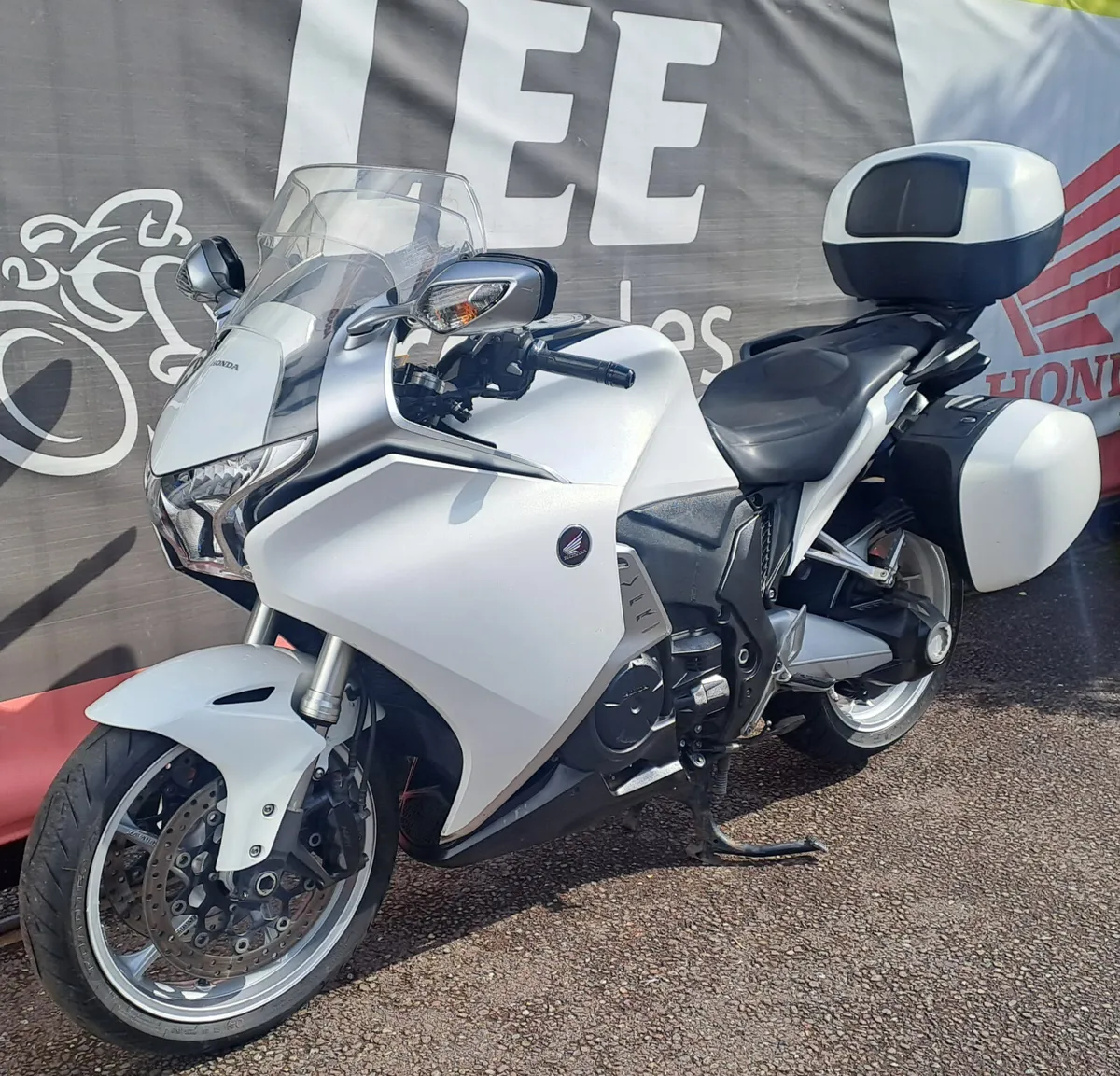 2013 HONDA VFR1200F DCT - Image 4