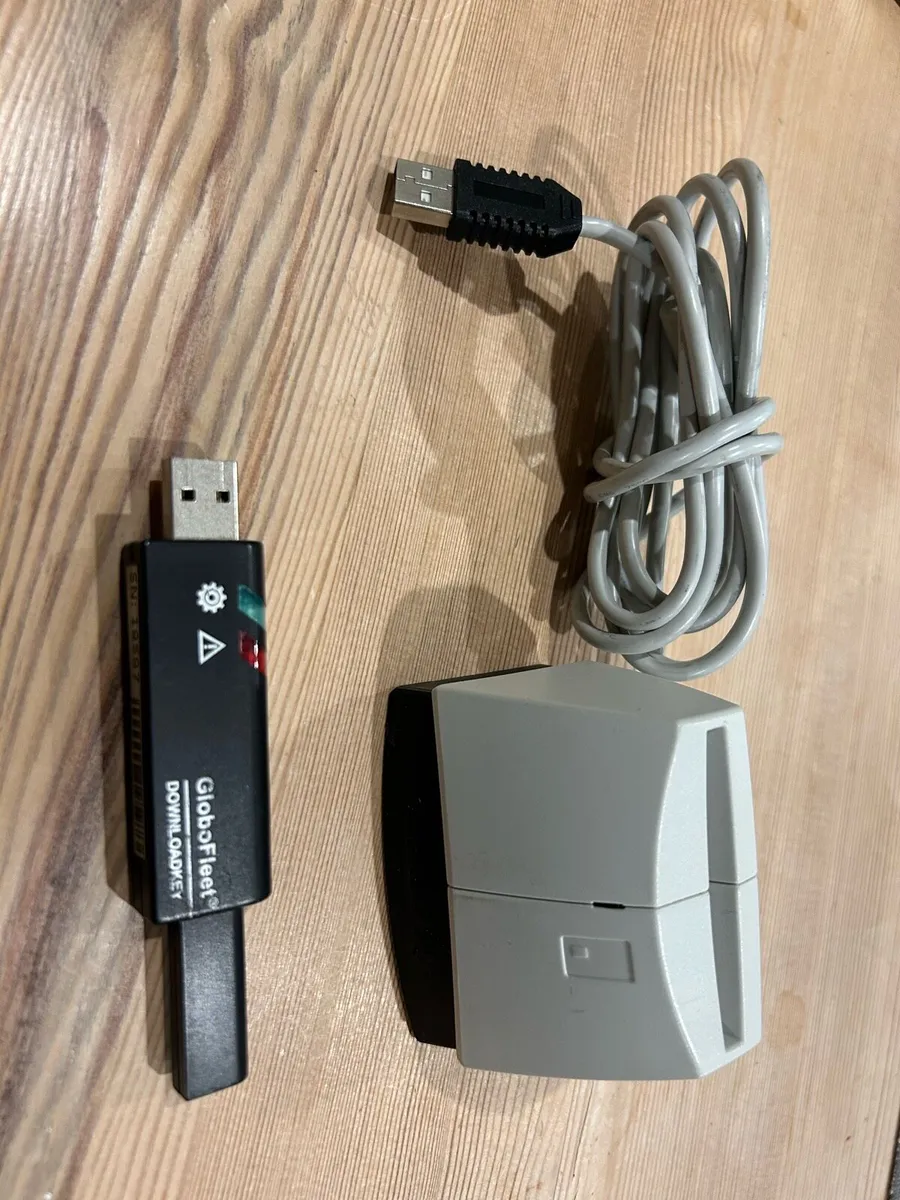 Driver card download key and card reader - Image 1