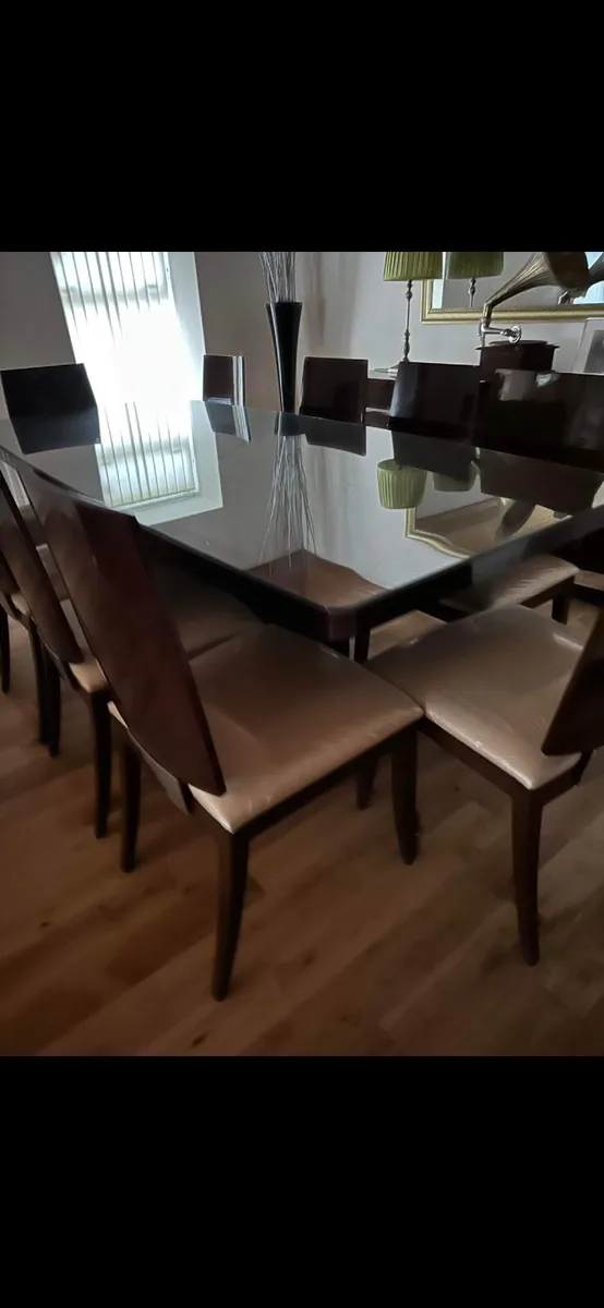 Italian Dining table and Chairs - Image 2