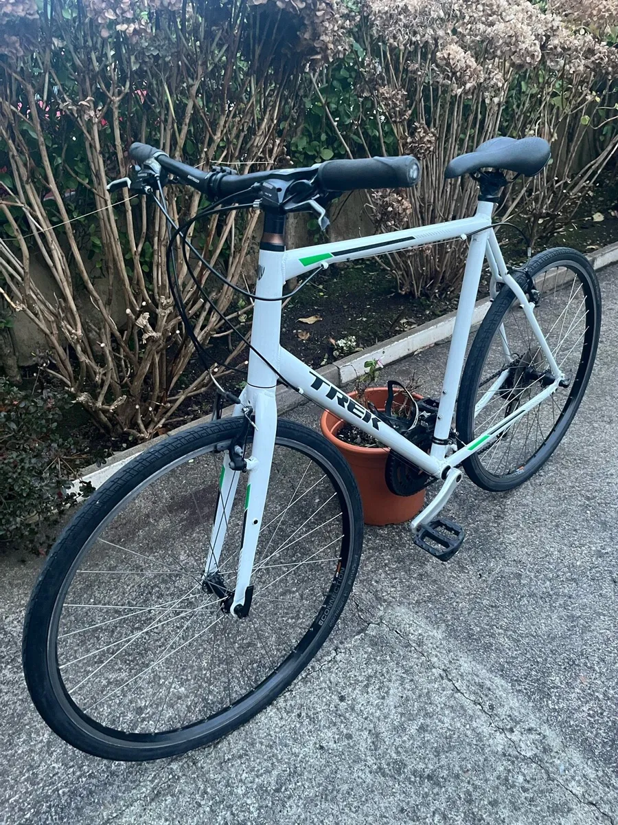 Trek Fx2,Hybrid bike. - Image 2