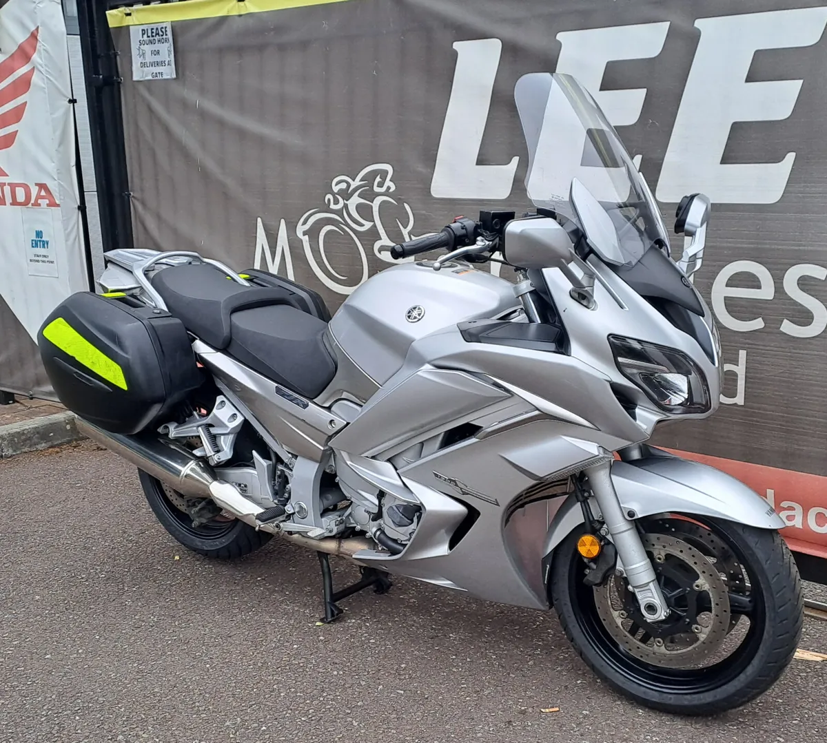 2018 YAMAHA FJR1300 - Image 2