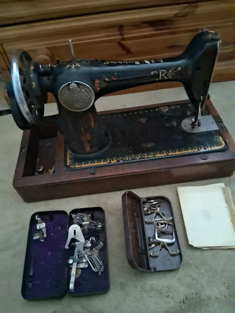 Sewing machines - Image 1
