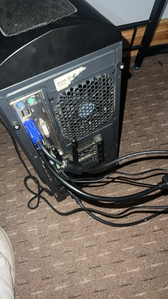 Gaming pc + monitor - Image 1