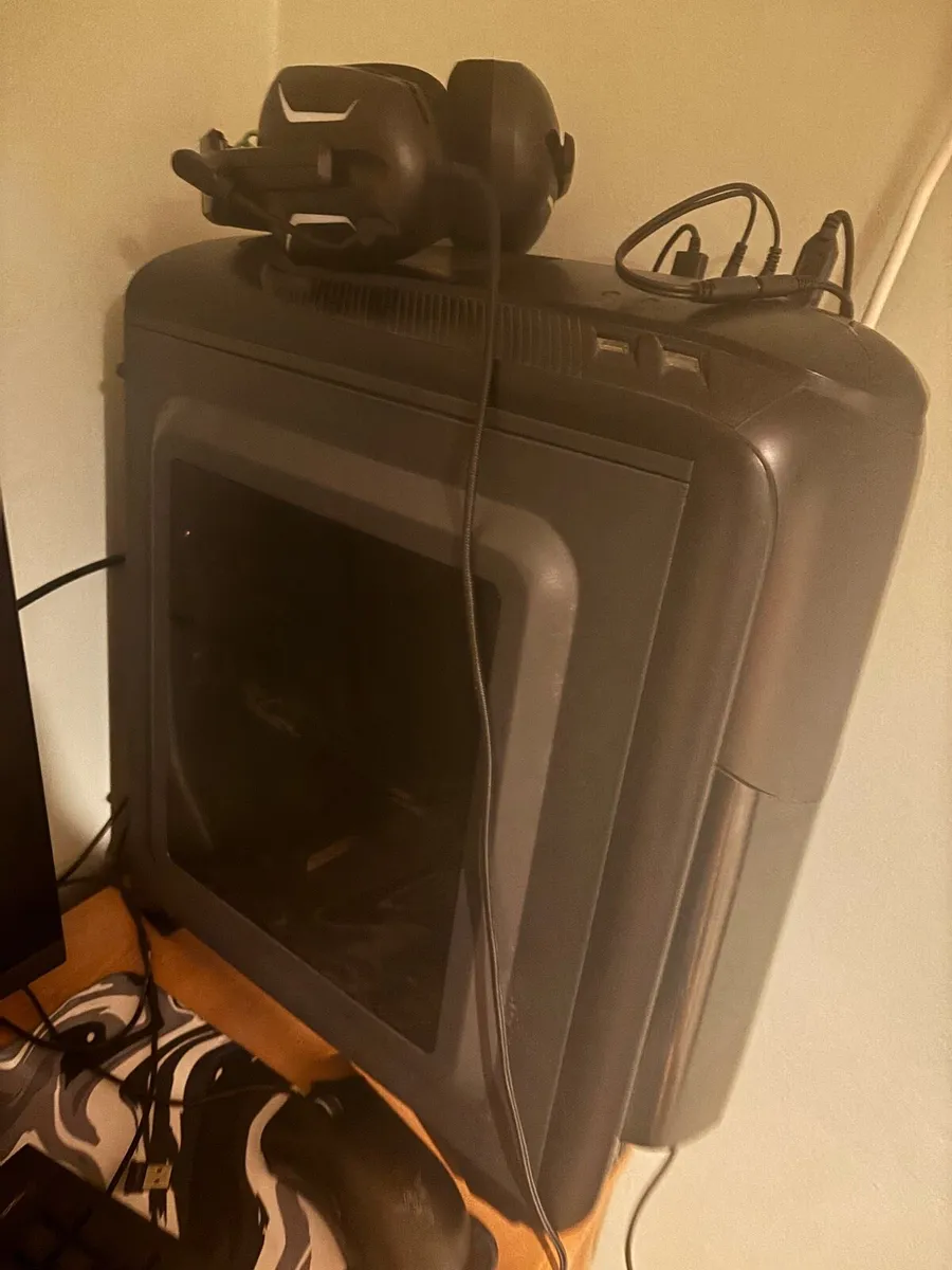 Gaming pc + monitor - Image 3