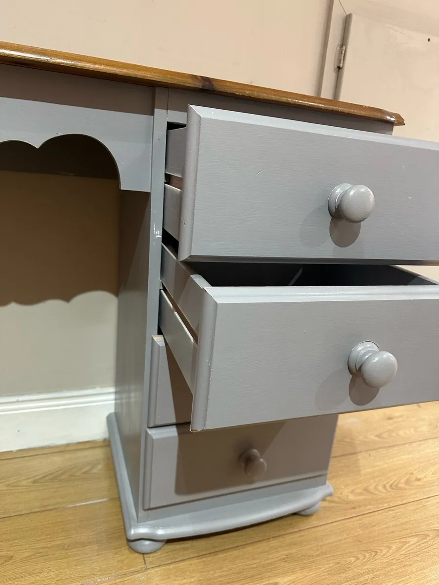 Dressing table / Vanity - Image 2