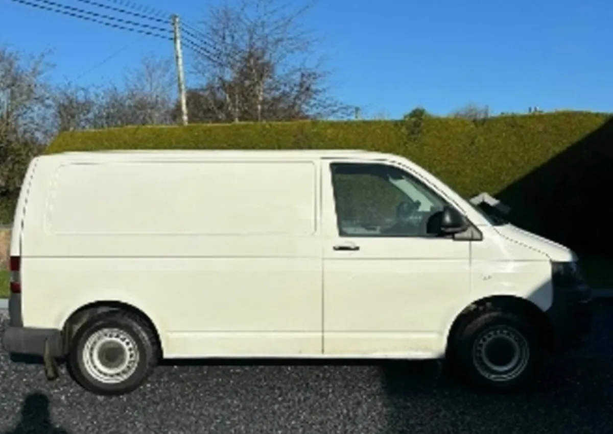 Volkswagen Transporter 2011 - Image 2