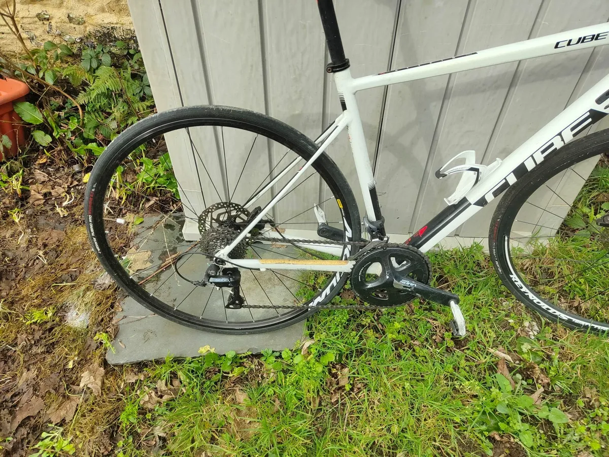 Road bike - Image 1