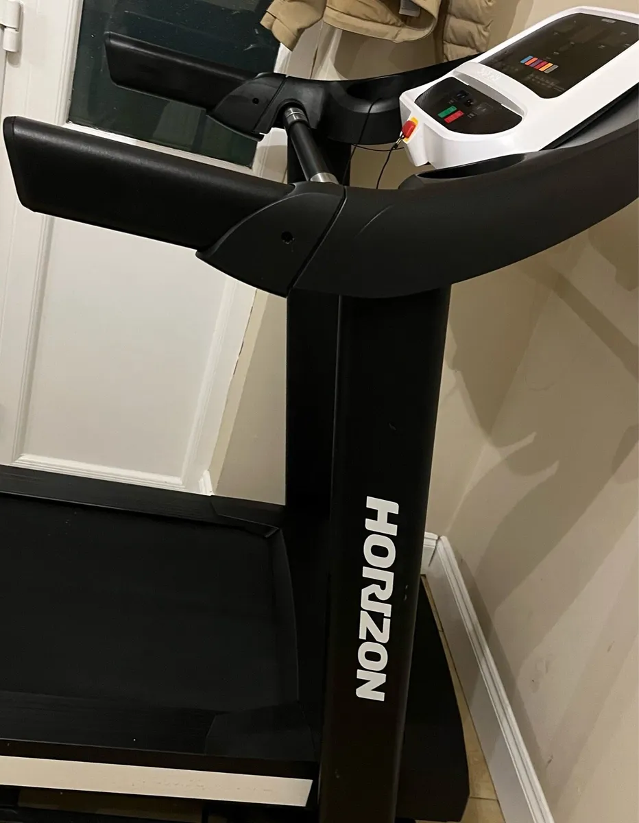 Horizon Adventure 1 treadmill 1-18km per hr - Image 3