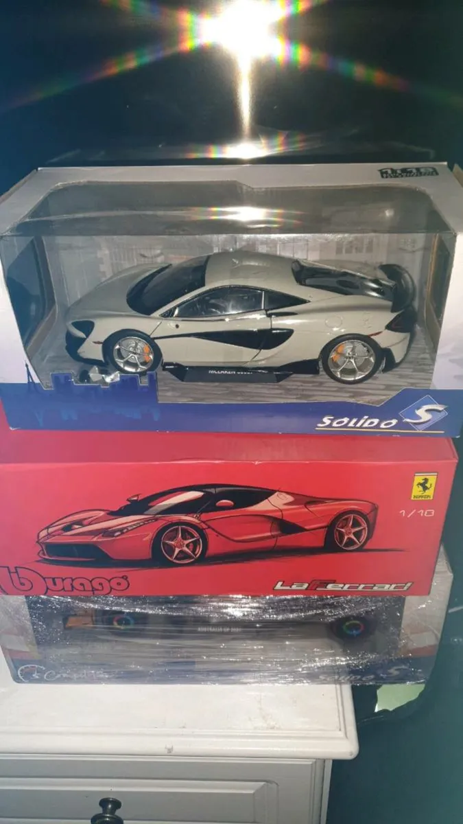 2 DIE.CAST MODELS FERRARI PLUS MCLAREN.