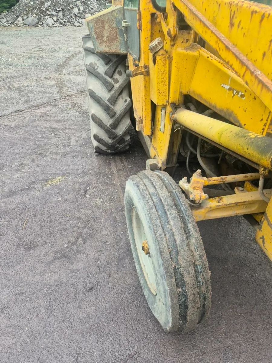 30 E industrail loader - Image 3