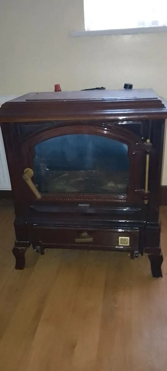 Oil stove and radiators - Image 2