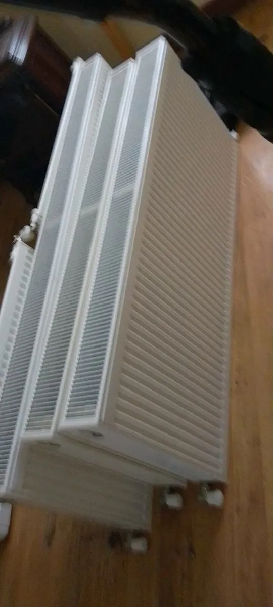 Oil stove and radiators - Image 3