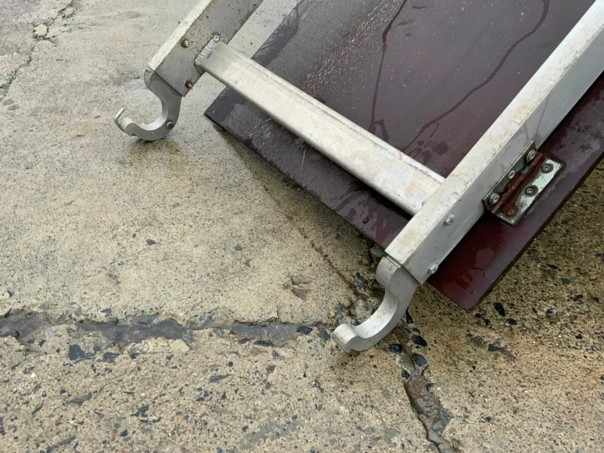 2400mm ALUMINIUM STAGING BOARDS..........2400. - Image 4