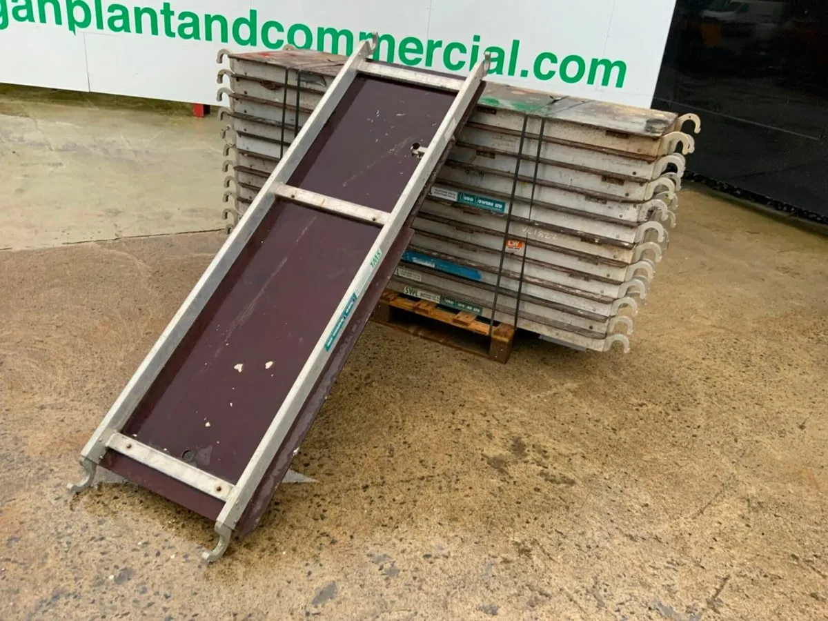 1900mm ALUMINIUM STAGING PLATFORM......1900. - Image 1