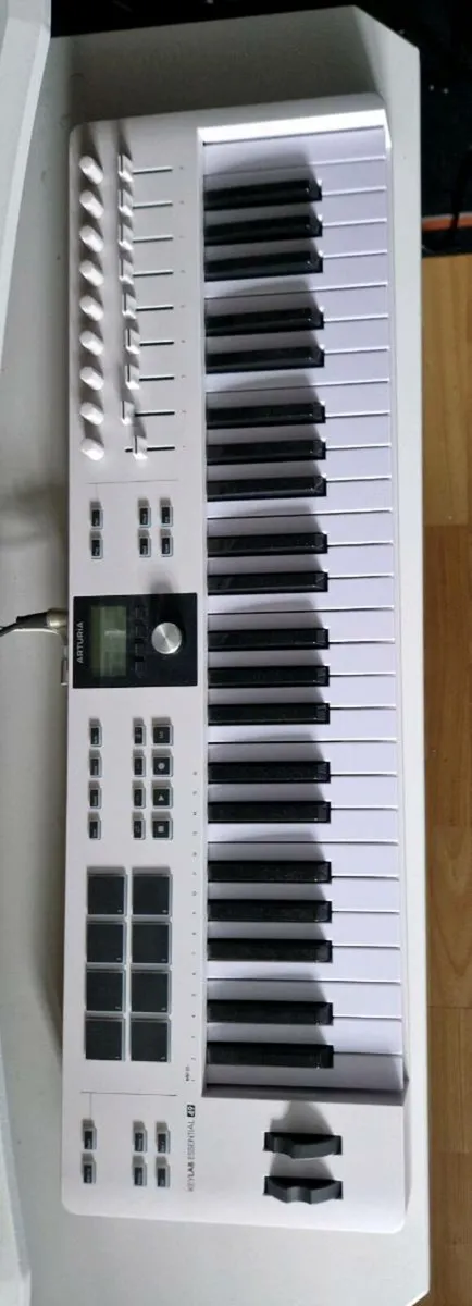 🎹 Arturia KeyLab Essential 49 MIDI Keyboard - Image 1