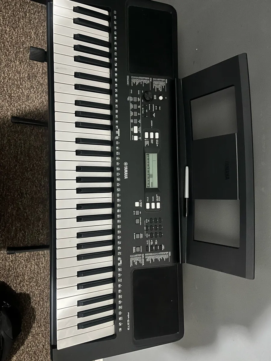 Yamaha PSR-E373 Keyboard and pedal - Image 1