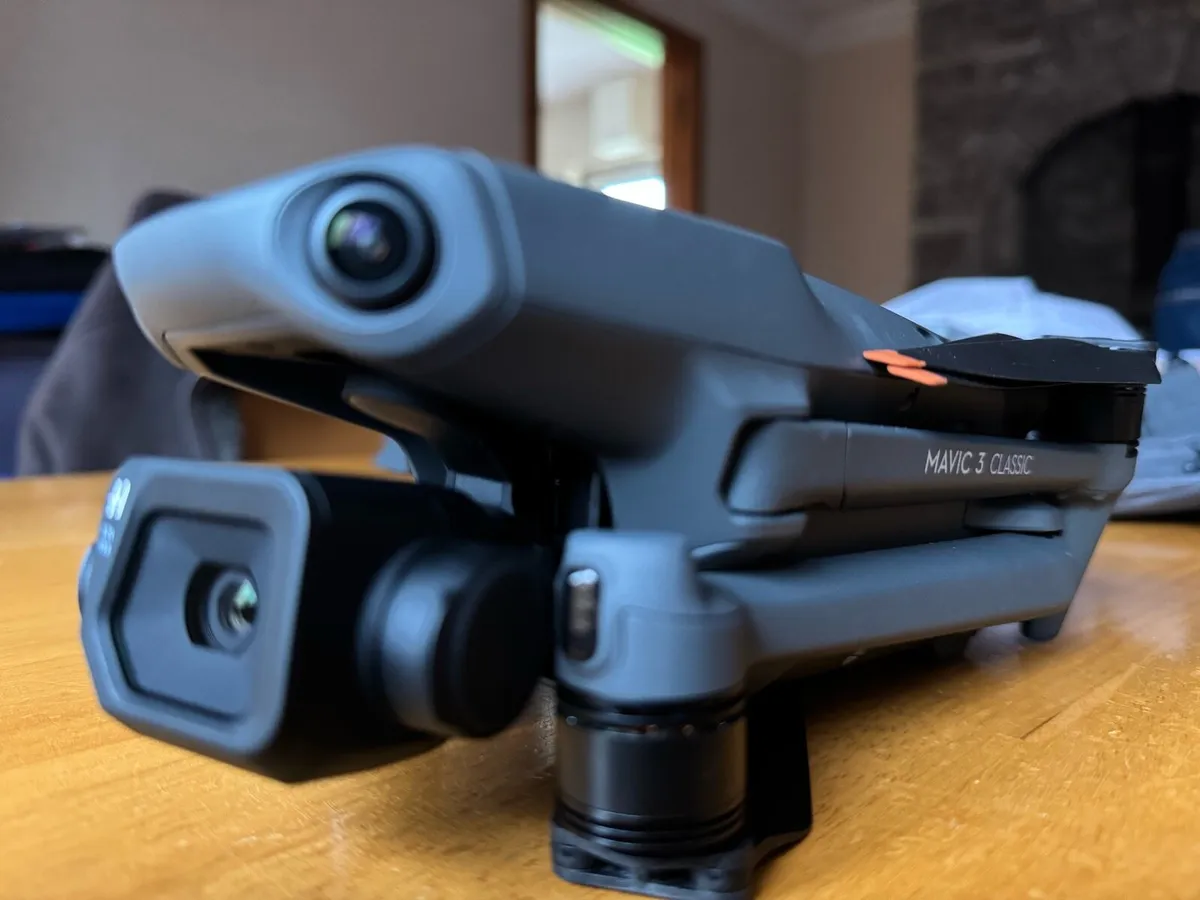 DJI Mavic 3 Classic: Excellent Condition. - Image 3