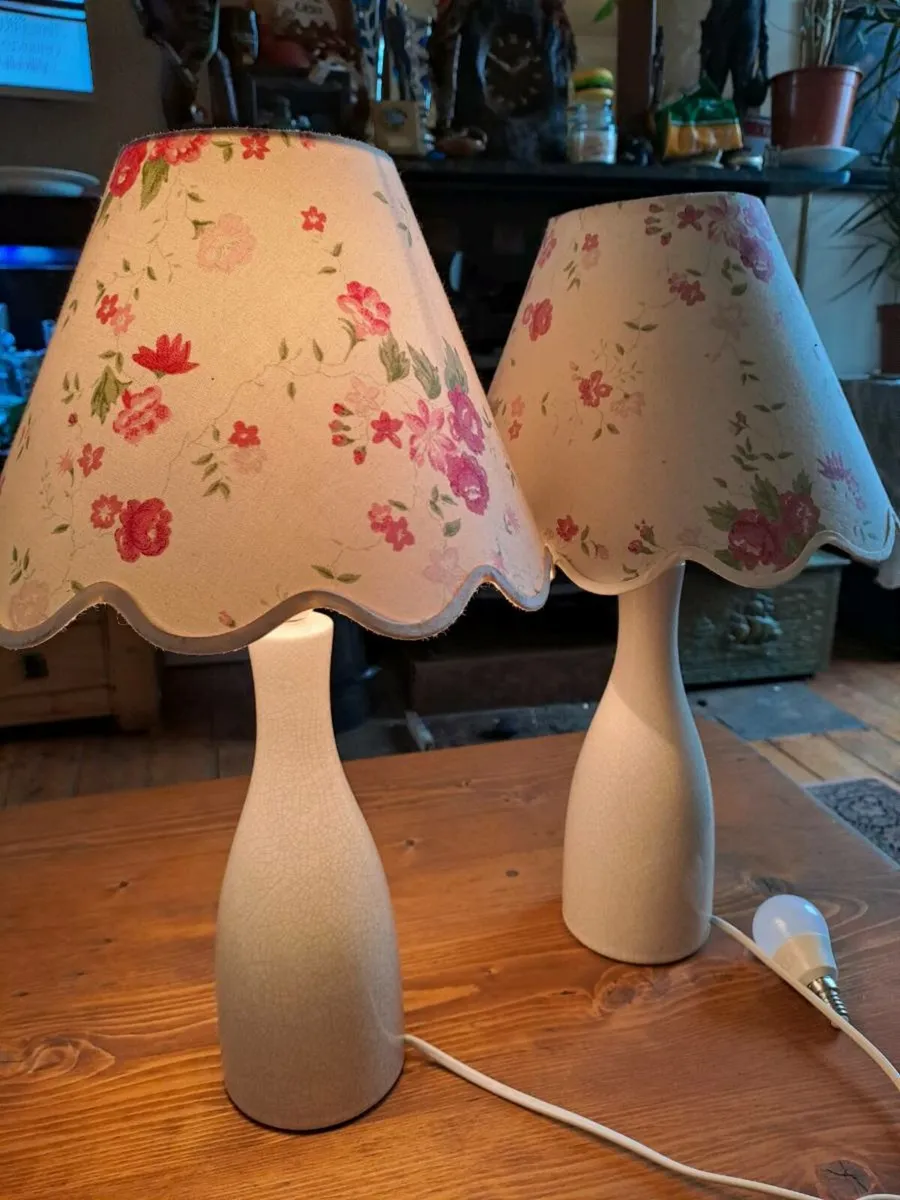 Floral pair of Table lamps - Image 1