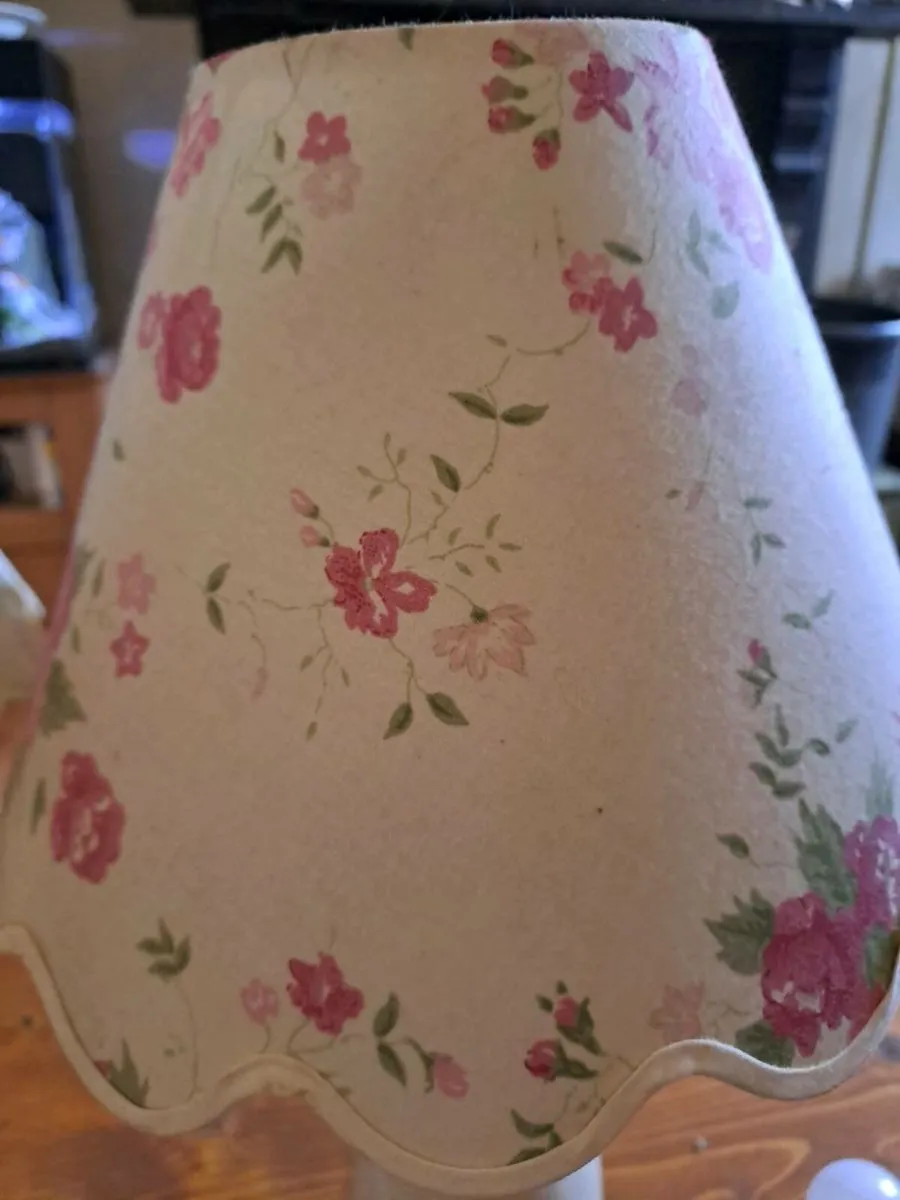 Floral pair of Table lamps - Image 2