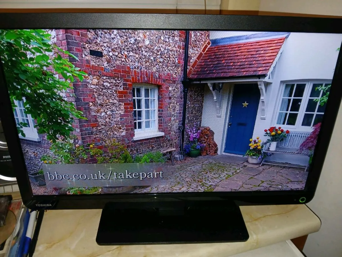 Toshiba 24 inch hdmi Saorview tv. - Image 1