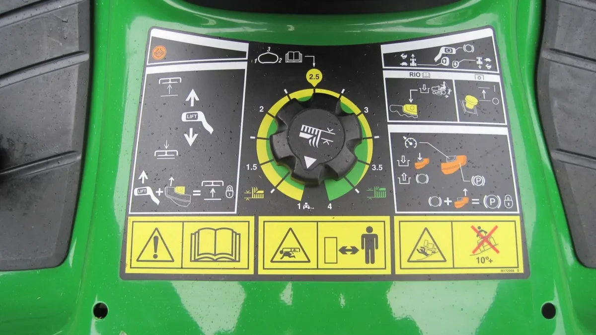 John Deere X350R Professional Mower 42" Deck - Image 2