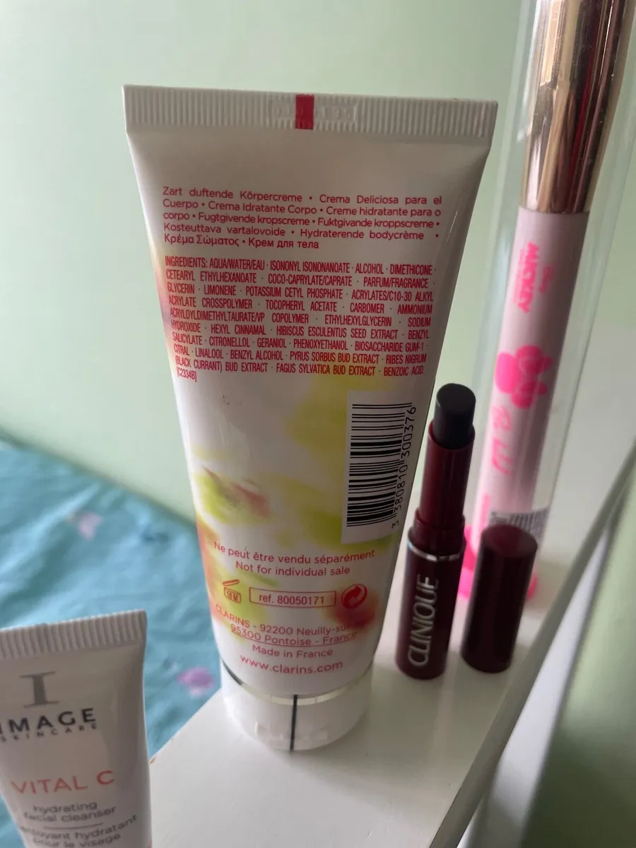 All new make up - Image 2