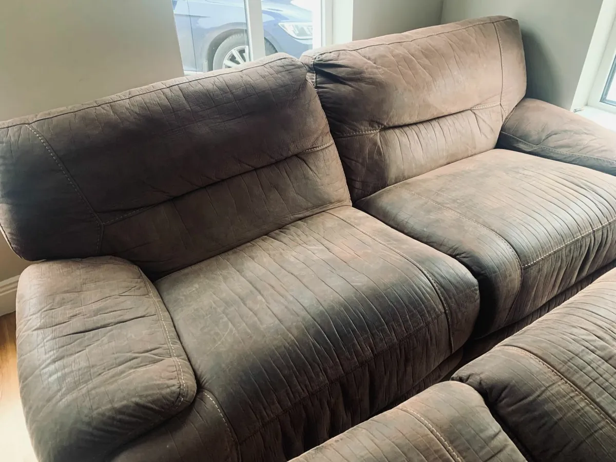 Suite furniture 3 and 2 seater - Recliner - Image 2
