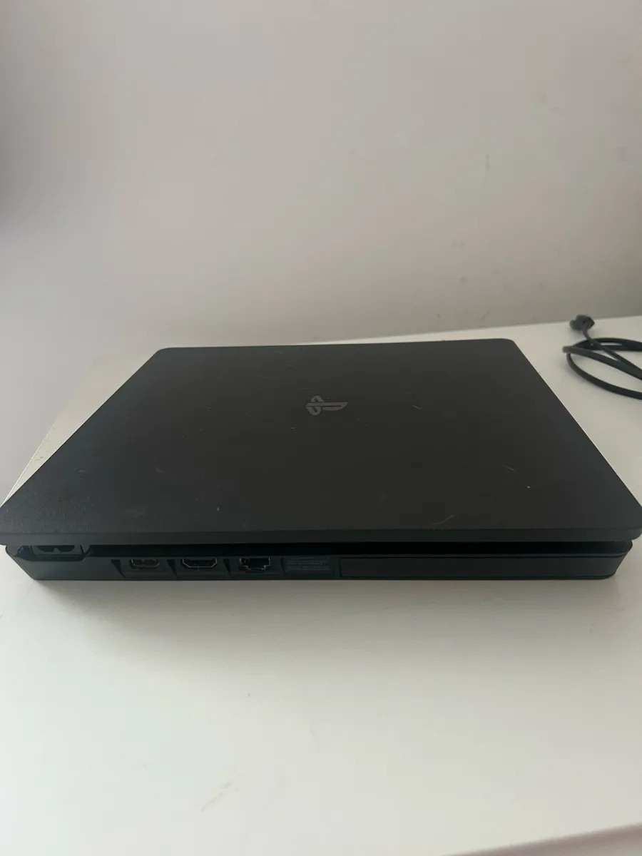 PS4 Slim - Image 2