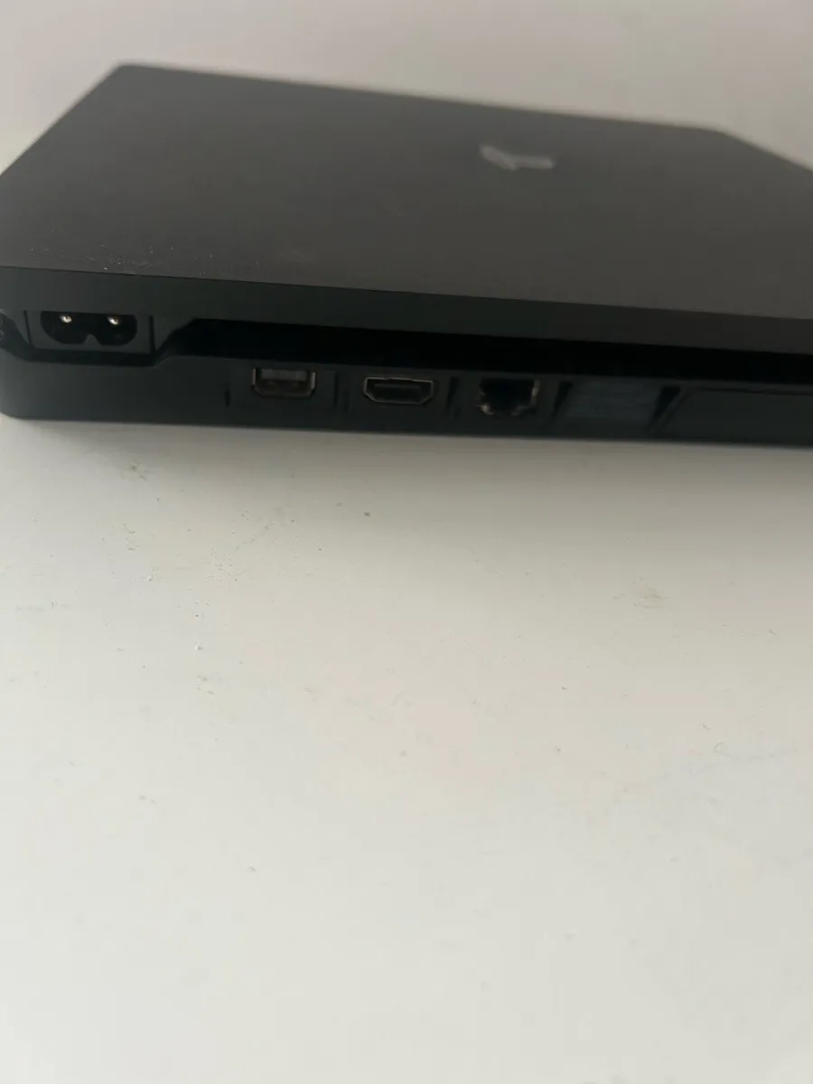 PS4 Slim - Image 4