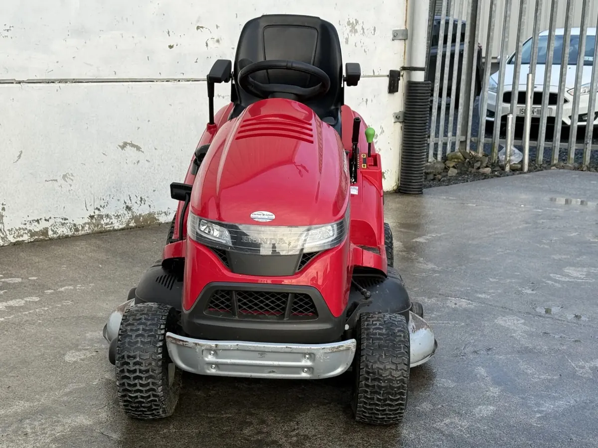Used 2020 Honda HF2625 Ride-on Lawnmower - Image 2