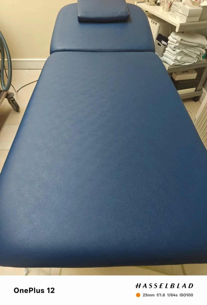 Electric physio/beauty bed as new - Image 1
