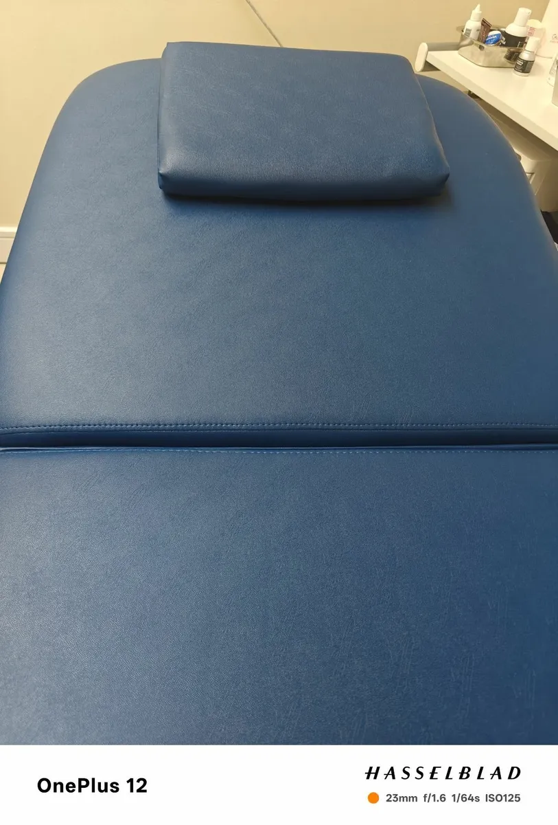 Electric physio/beauty bed as new - Image 2