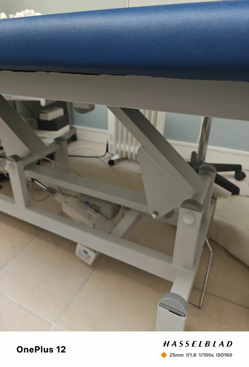 Electric physio/beauty bed as new - Image 3