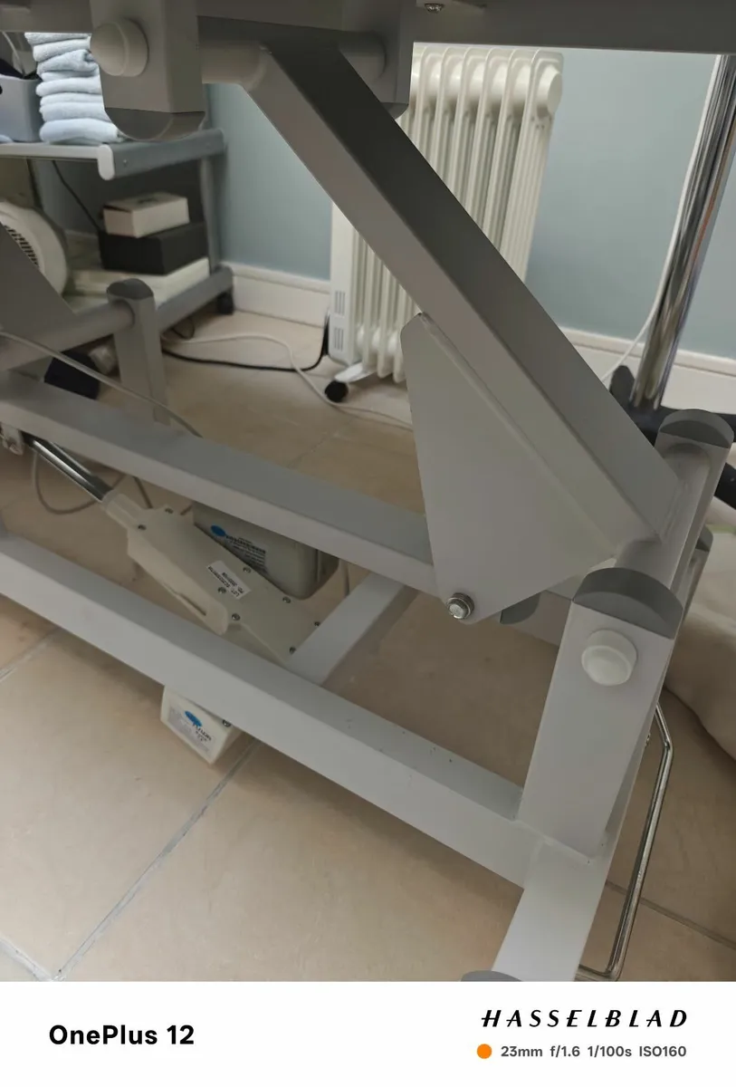 Electric physio/beauty bed as new - Image 4
