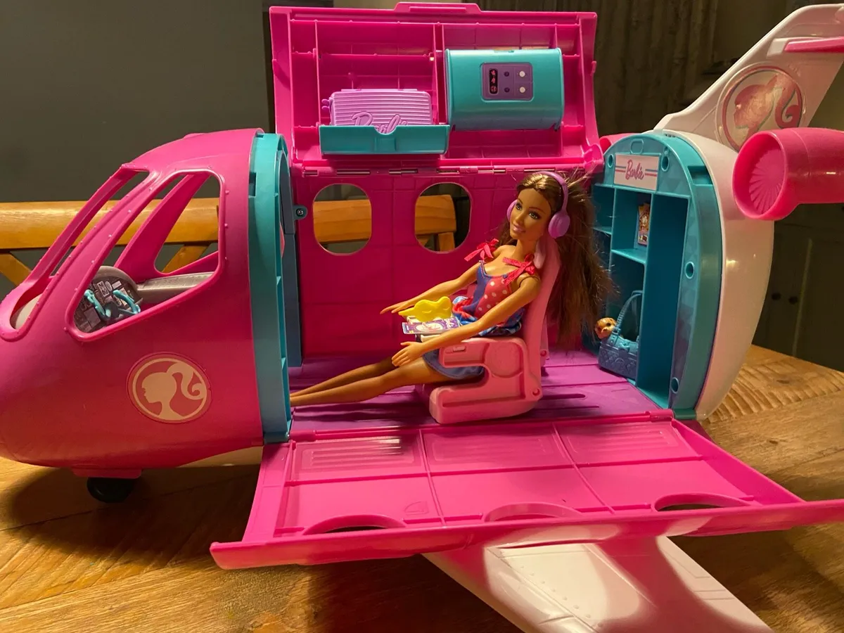 Barbie Aeroplane and Accessories - Image 1