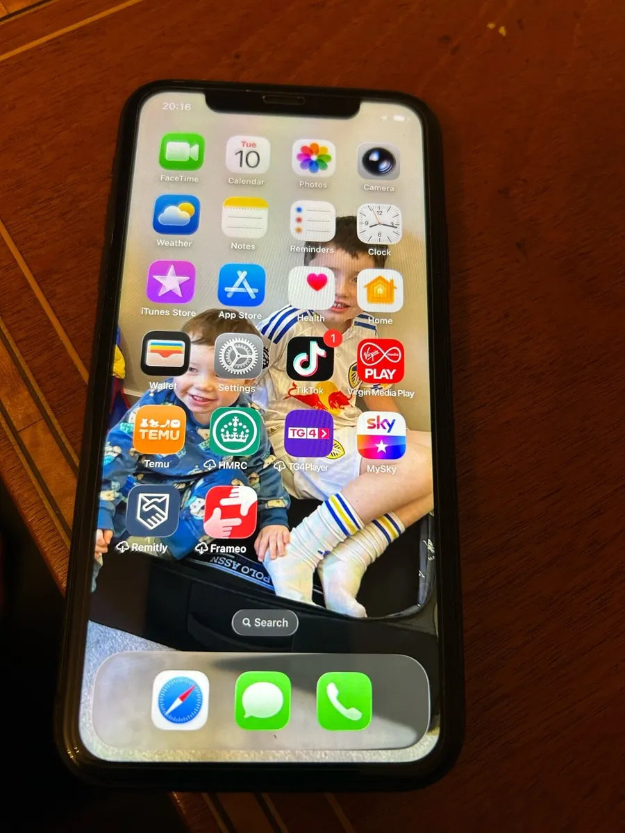 iPhone 11 - Image 1