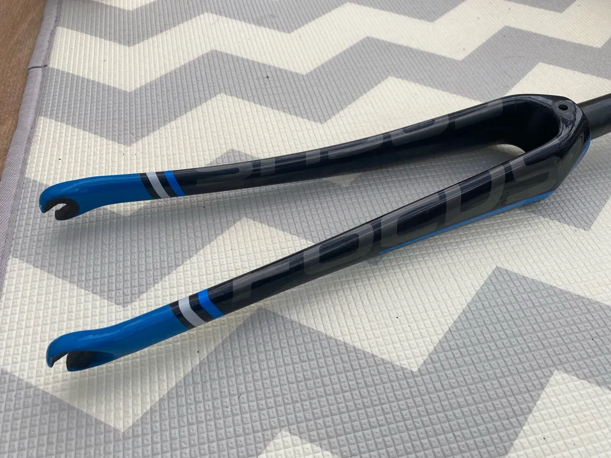 Full Carbon Rim Brake Fork - Image 2