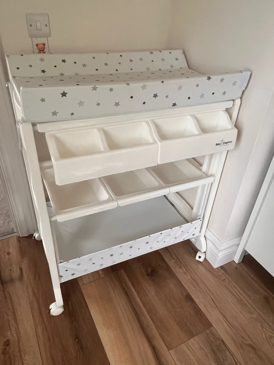 Baby Elegance changing table an bath - Image 1