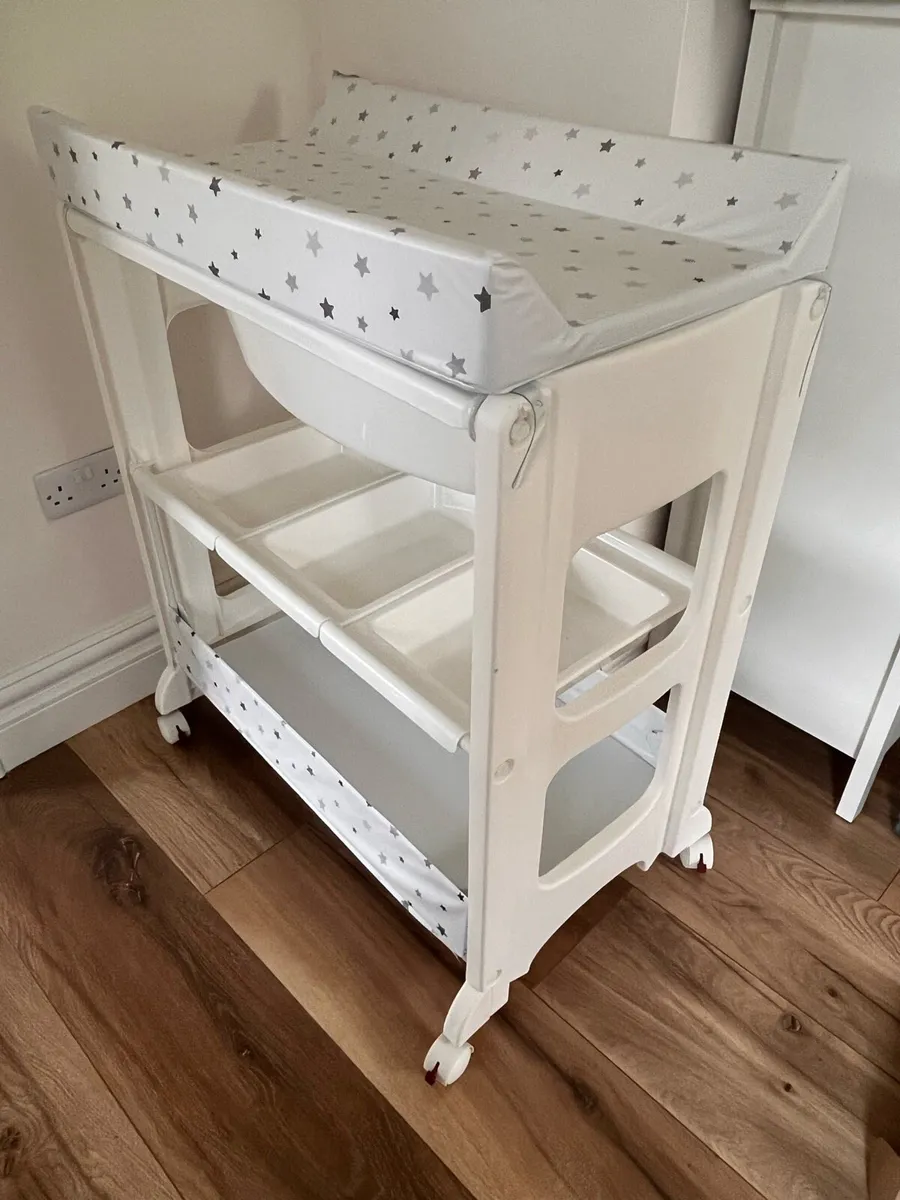 Baby Elegance changing table an bath - Image 2