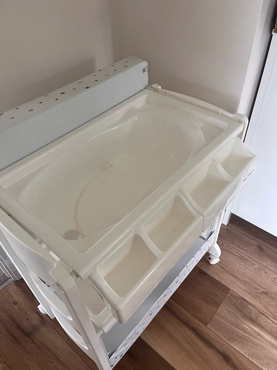Baby Elegance changing table an bath - Image 4