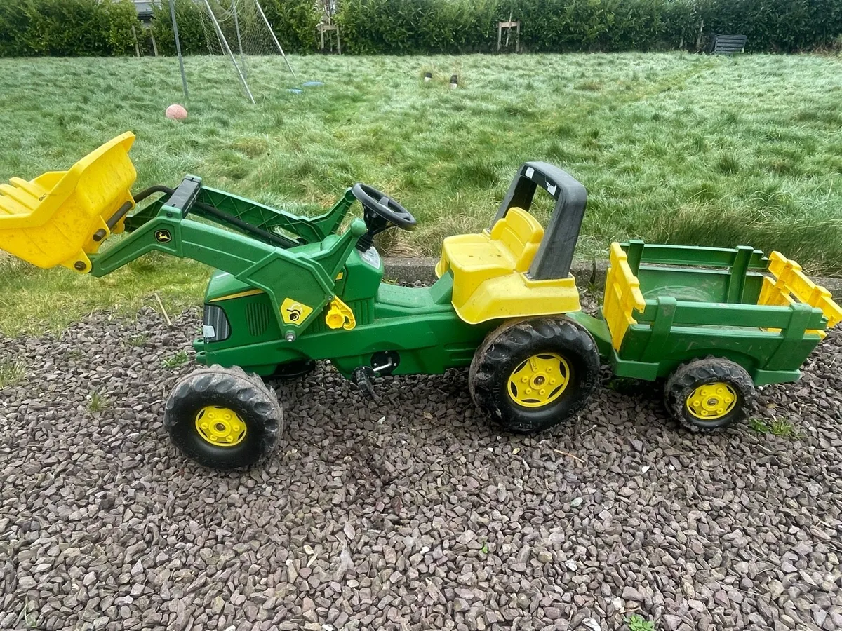 Toy tractor