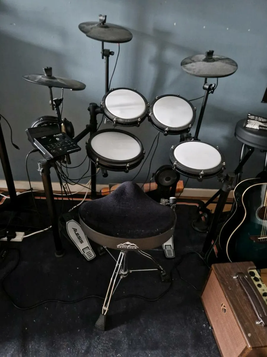 Alesis Nitro Max Drumset - Image 1