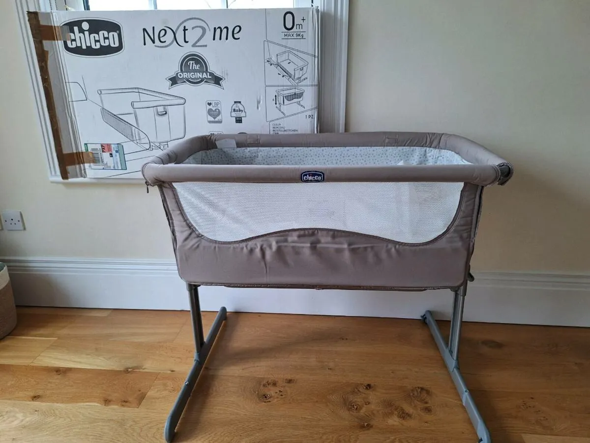 Chicco Next2Me Bedside Crib – Excellent Condition - Image 1
