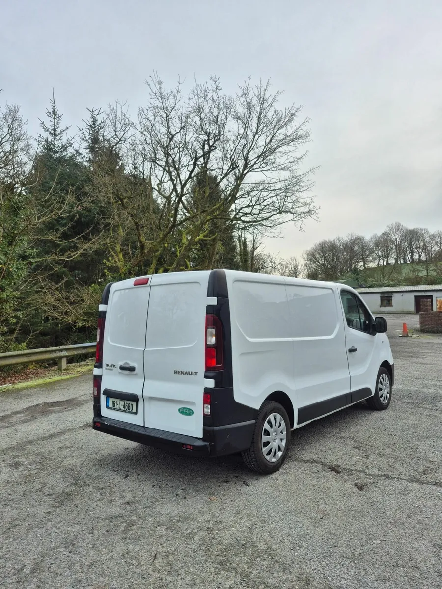 Renault Trafic 2016 - Image 2