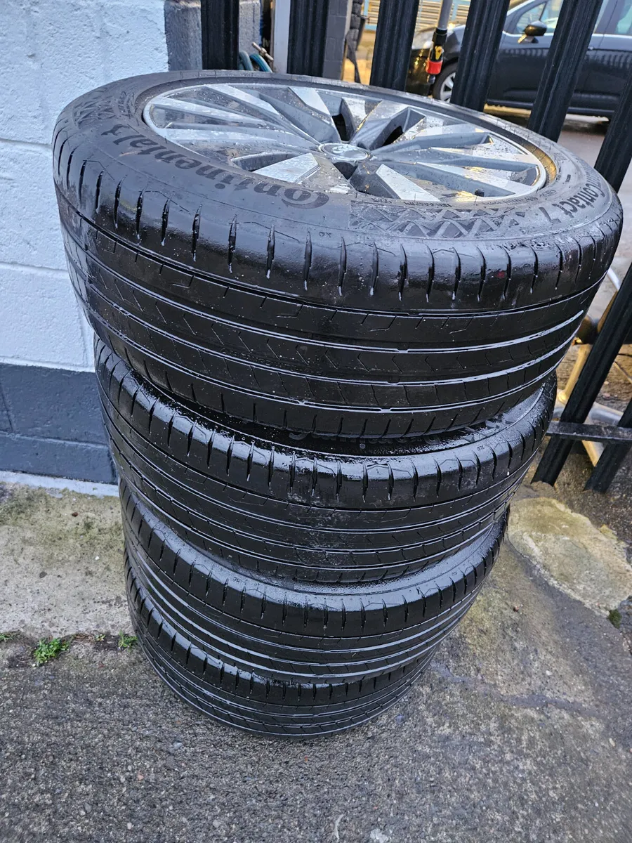 2020 Audi A6 225/55 R18 - Image 3