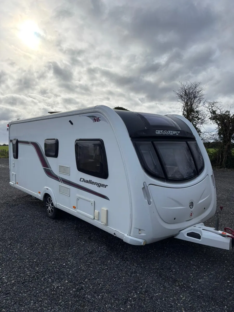 Swift Challenger 570 4 Berth Fixed Bed Caravan - Image 2